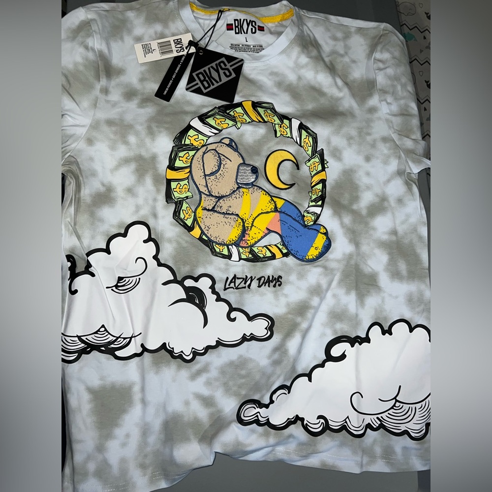 New bkys graphic stitched large tshirt white